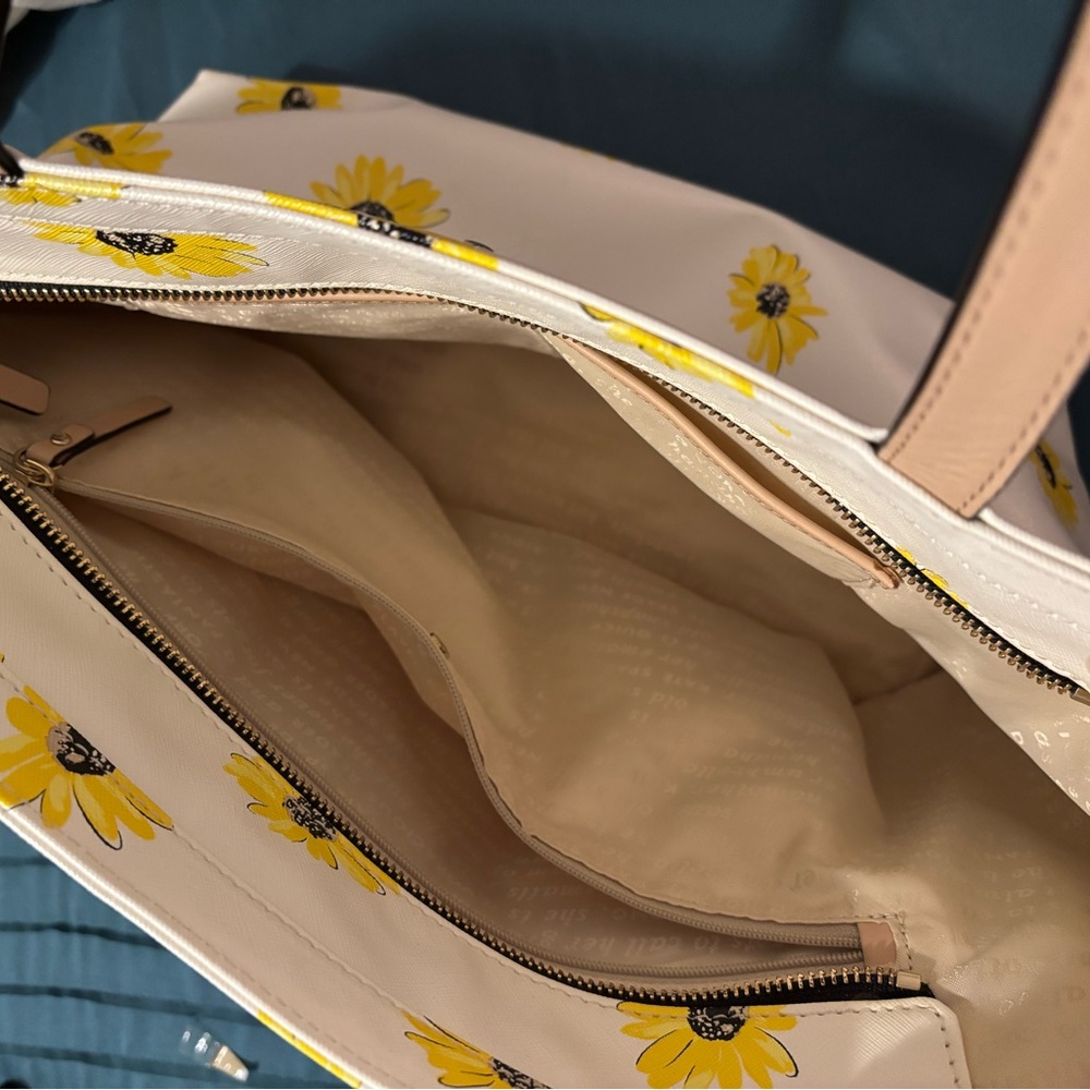 Kate Spade New York Oops A Daisy Tote Bag - Picture 8 of 9
